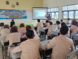 Plt Kanit Binmas Ipda Dapot Hutasoit memberikan pemahaman tentang bahaya pergaulan negatif dan konflik hukum remaja dalam kegiatan Binluh di SMA Negeri 6 Binjai, Jalan AR Hakim, Kelurahan Nangka, Kecamatan Binjai Utara, Kota Binjai, Sabtu (27/5/2023). (Dok/Polsek Binjai Utara)