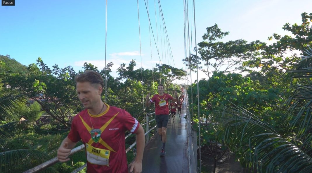 Peserta dari berbagai negara mengikuti kegiatan BLOT 2023. Kegiatan ini dianggap sukses dan dimasukkan dalam kalender ATM serta diakui di Asosiasi Lari Trail Dunia, ITRA dan UTMB, Sabtu (27/5/2023). (Dok/Kominfo Sumut)