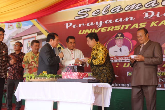 Bupati Samosir Vandiko Timotius Gultom menghadiri perayaan Dies Natalis Unika St Thomas Medan ke-39, bertempat di Kampus Unika St Thomas Medan, Senin (29/5/2023). (Dok/Kominfo Samosir)