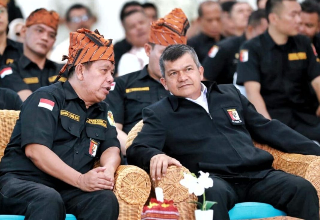 Pangdam I/BB Mayjen TNI A Daniel Chardin (kanan) bersama Bupati Simalungun Radiapoh Hasiholan Sinaga menghadiri pelantikan pengurus Perbakin Simalungun periode 2023-2027, di Aula Makorem 022/PT.