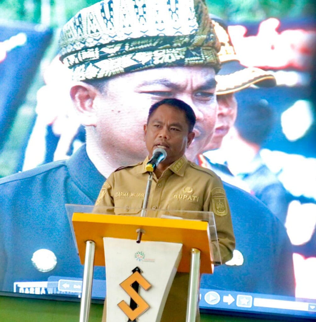 Bupati Sergai Darma Wijaya menyampaikan sambutan saat menghadiri pembukaan pelatihan Pertanian Organik Terpadu yang dilaksanakan di SSPL Bangun Bandar, Kecamatan Dolokmasihul.