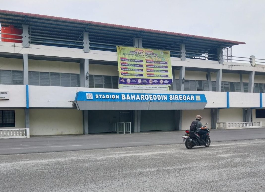 Stadion Baharoeddin Siregar yang merupakan home base PSDS untuk kompetisi Liga 2 diabadikan di Lubukpakam, Jumat (2/6/2023). (Dok/Humas PSDS)