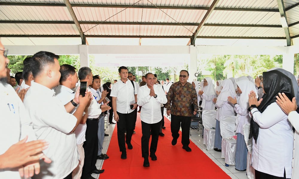 Gubernur Sumut Edy Rahmayadi saat meninjau SMA Unggulan CT Foundation di Jalan Veteran Pasar VII, Desa Manunggal, Labuhan Deli, Kabupaten Deliserdang, Rabu (31/5/2023). (Dok/Kominfo Sumut)