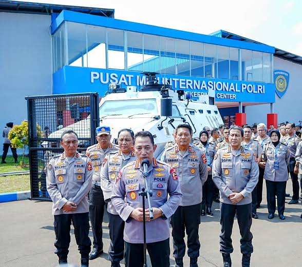 Kapolri Jenderal Polisi Listyo Sigit Prabowo melakukan konferensi pers usai menghadiri kegiatan Rakernis Divhubinter Polri di Pusat Misi Internasional Polri Serpong Utara, Tangerang Selatan, Banten, Rabu (31/5/2023) kemarin.