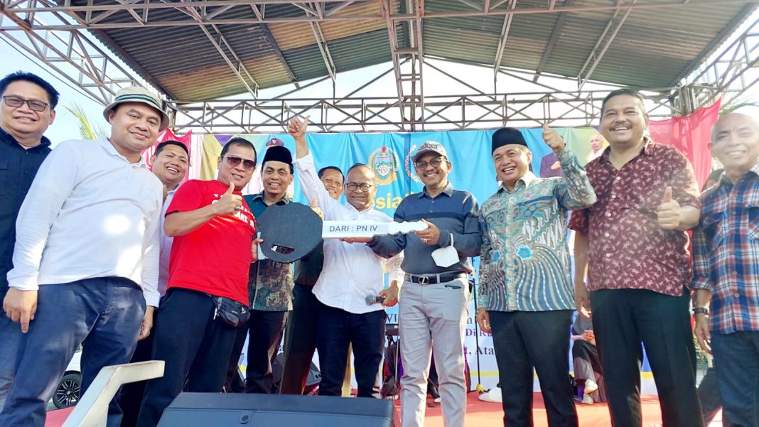 Ketua Umum PWI Pusat Atal S Depari, Bupati Batubara Ir H Zahir MAP, Ketua PWI Sumut Farianda Putra Sinik dan yang lainnya pada acara FG PWI Sumut di Singapore Land Waterpark, Kabupaten Batubara, Sabtu (3/6/2023). (Dok/PWI)