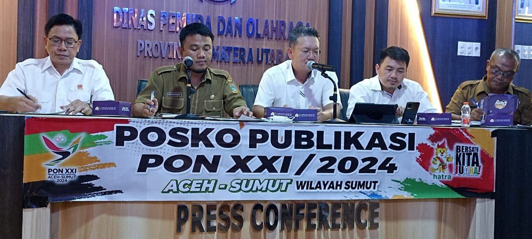 Ketua FOBI Sumut Peter Suhendra didampingi Sekretaris, Bobby C Halim dan lainnya saat memberi keterangan di Posko Publikasi PON 2024 wilayah Sumut, Senin (5/6/2023).