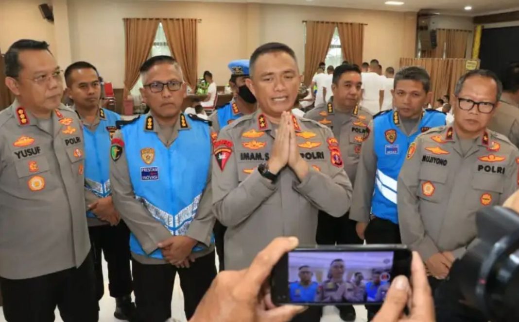 Kapolda Kaltim Irjen Pol Drs Imam Sugianto MSi beserta Wakapolda Kaltim Brigjen Pol Drs Mujiyono SH MHum dan pejabat utama Polda Kaltim menjalani rikkes berkala semester I tahun 2023 di Gedung Mahakam Polda Kaltim.