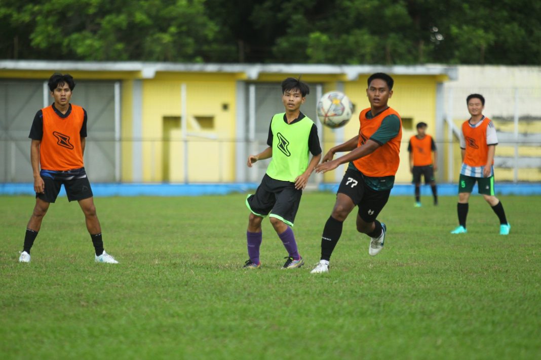 Calon pemain PSDS ikuti seleksi terbuka dalam persiapan Liga 2 di Stadion Baharoeddin, Lubukpakam, Senin (12/6/2023). (Dok/Humas PSDS)