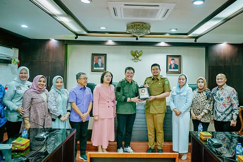 Wali Kota Medan Bobby Nasution saat menerima kedatangan rombongan anggota Komite II DPD RI di Balai Kota Medan, Senin (19/6/2023). (Dok/Kominfo Medan)