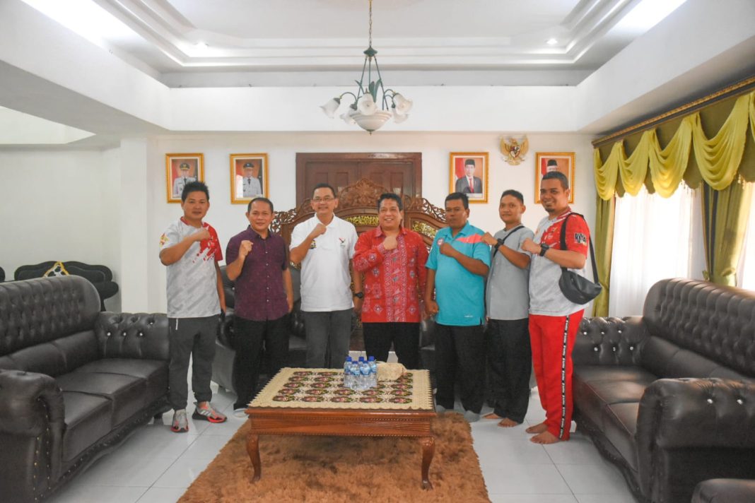 Pj Wali Kota Tebingtinggi Drs Syarmadani saat menerima audiensi PBVSI Sumut di rumah dinas Wali Kota, Jalan Sutomo, Sabtu (24/6/2023). (Dok/Kominfo Tebingtinggi)