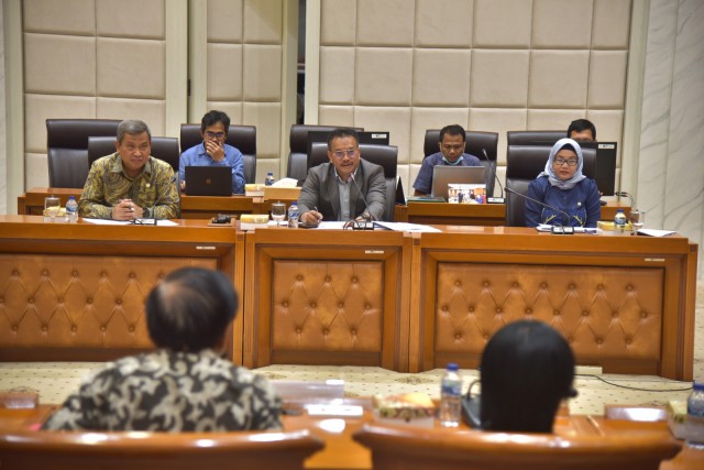 Anggota Komisi IX DPR RI Edy Wuryanto saat menerima audiensi dengan Pimpinan dan Anggota DPRD Kabupaten Banyumas di Gedung Nusantara I, Jakarta, Senin, (26/6/2023). (Dok/Parlementaria)