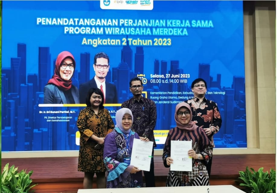 Penandatanganan PPKS dengan 34 Perguruan Tinggi Akademik maupun Vokasi Pelaksana Program WMK di Jakarta, Selasa, (27/6/2023). (Dok/Kemendikbudristek RI)