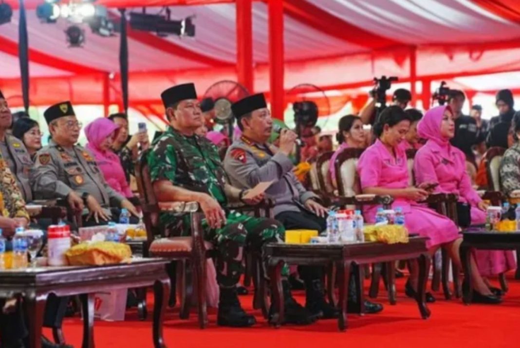 Kapolri Jenderal Polisi Listyo Sigit Prabowo dan Panglima TNI Laksamana Yudo Margono menerima laporan dari seluruh Polda terkait progres program tersebut.