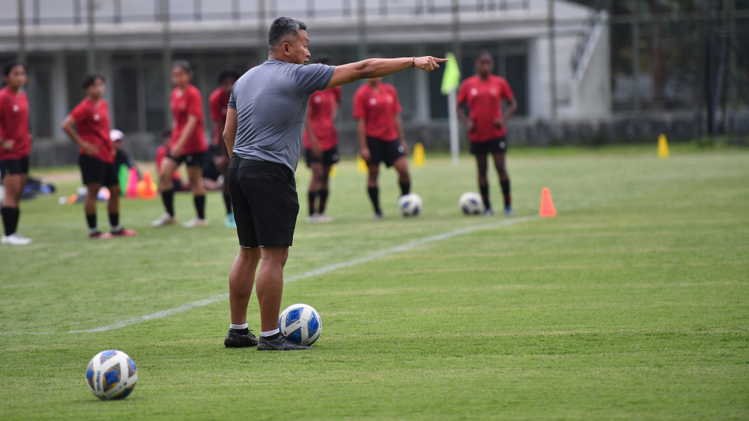 Pelatih kepala tim U-19 Wanita Rudy Eka Priyambada memilih 23 pemain yang didaftarkan untuk mengarungi turnamen AFF U-19 Women’s Championship 2023 di Palembang, dari tanggal 5 hingga 15 Juli 2023. (Dok/PSSI)