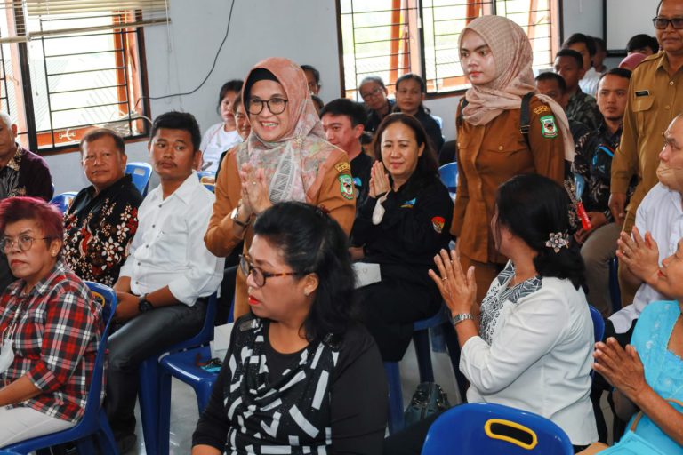 Wali Kota Pematangsiantar dr Susanti Dewayani SpA di acara silaturahmi dan dialog kerukunan umat beragama menjelang Pemilu 2024 yang dilaksanakan FKUB Kota Pematangsiantar, Aula Kantor Camat Siantar Utara, Selasa (4/7/2023). (Dok/Kominfo Pematangsiantar)