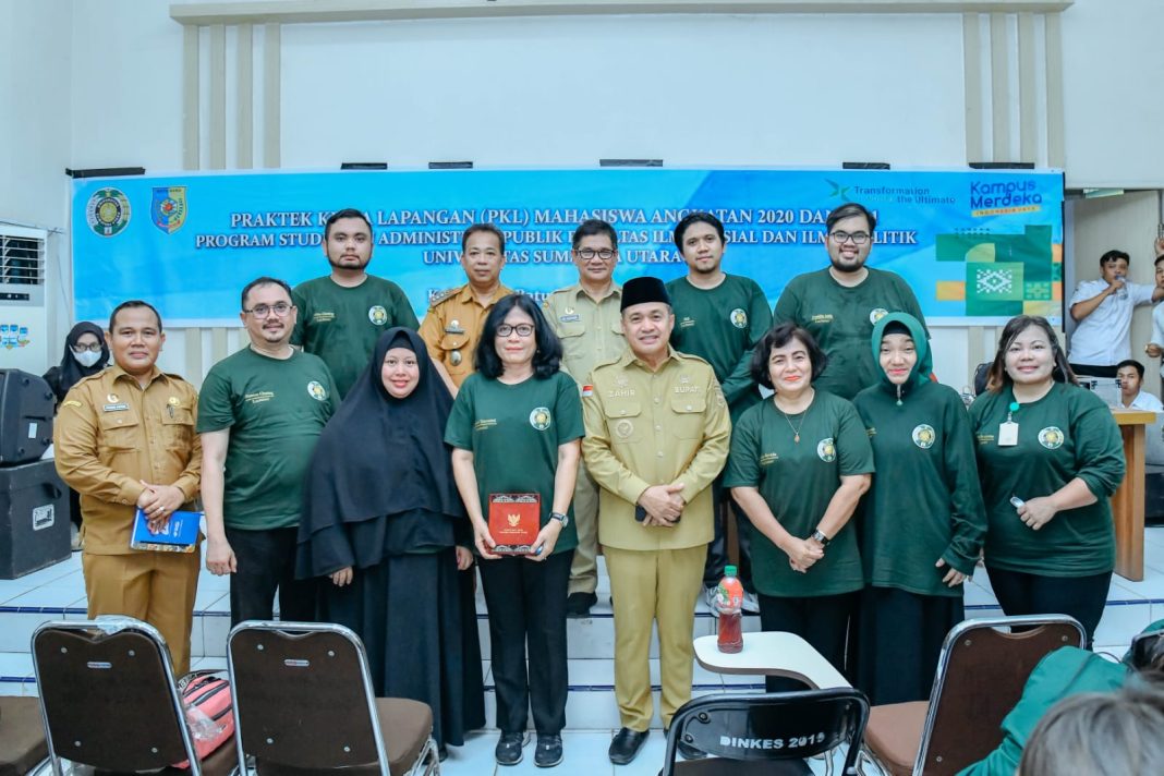 Kedatangan mahasiswa beserta sejumlah dosen FISIP USU disambut hangat Bupati Batubara Ir H Zahir MAP bersama sejumlah OPD Pemkab Batubara dan Camat Medang Deras di Aula Kantor Dinas Kesehatan Pengendalian Penduduk dan Keluarga Berencana Kabupaten Batubara, Kelurahan Lima Puluh Kota, Kecamatan Lima Puluh, Senin (10/7/2023). (Dok/Kominfo Batubara)