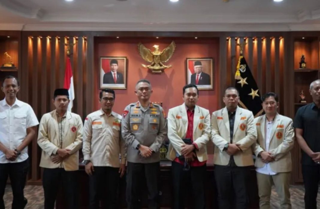 Kapolda Kaltim Irjen Pol Drs Imam Sugianto MSi menerima audiensi Ketua Muhammadiyah Provinsi Kaltim di Ruang Kerja Kapolda Kaltim, Selasa (11/7/2023).