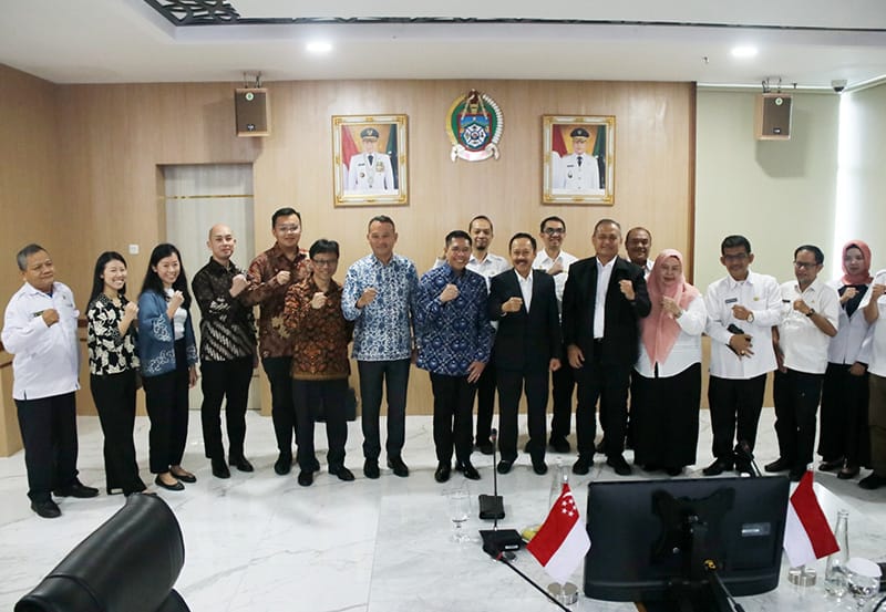 Sekda Sumut Arief S Trinugroho menerima kunjungan persahabatan Menteri Pendidikan dan Luar Negeri Singapura Mohamad Maliki Bin Osman beserta Walikota Distrik Tenggara Singapura Mohd Fahmi Bin Aliman, di Ruang Rapat Lantai 2, Kantor Gubernur Sumut, Jalan Pangeran Diponegoro Nomor 30 Medan, Rabu (12/7/2023). (Dok/Kominfo Sumut)