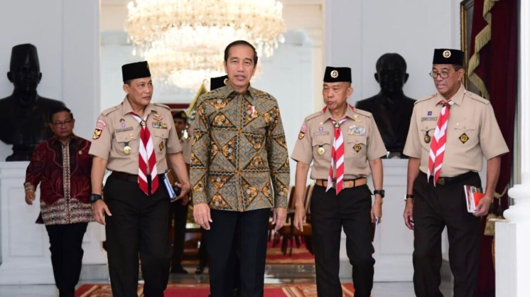 Presiden RI Jokowi menerima kunjungan Ketua Kwarnas Gerakan Pramuka, Budi Waseso di Istana Merdeka Jakarta, Jumat (14/7/2023).