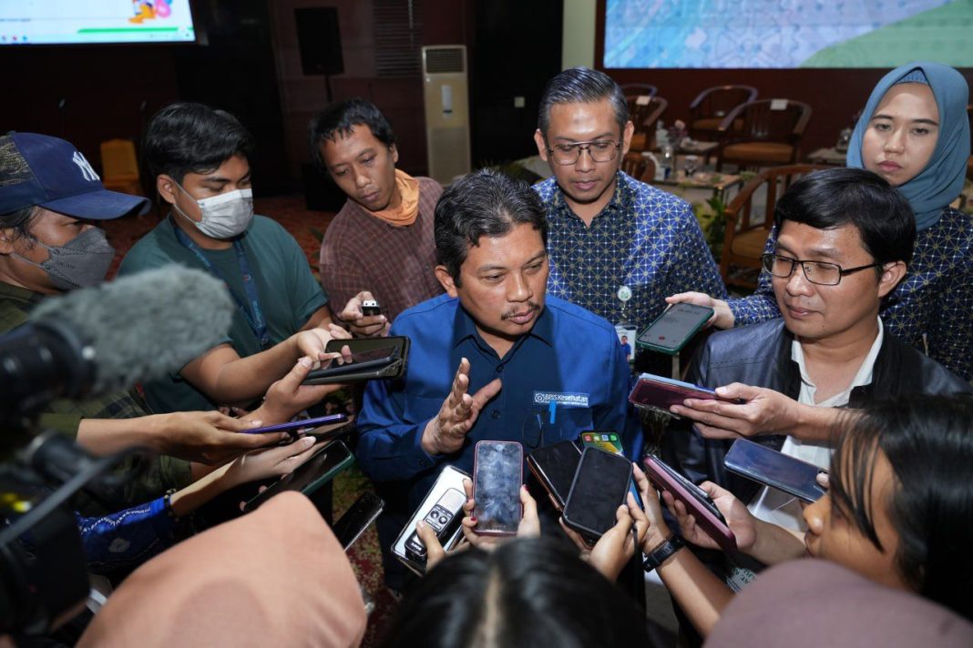 Direktur Utama BPJS Kesehatan Ghufron Mukti saat diwawancarai wartawan usai acara Public Expose LPP-LK BPJS Kesehatan tahun 2022 via zoom, Selasa (18/7/2023). (Dok/BPJS Kesehatan Medan)