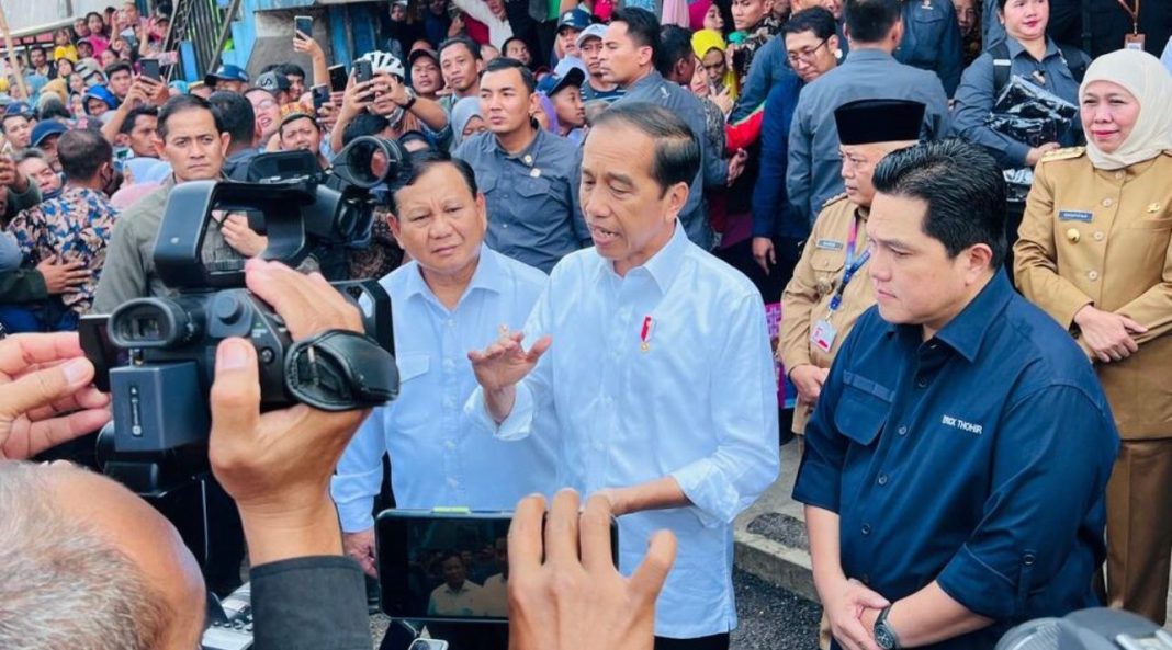 Presiden Jokowi berkunjung ke Kompleks PT Pindad (Persero) setelah meninjau Pasar Bululawang di Kabupaten Malang, Provinsi Jawa Timur, Senin (24/7/2023).