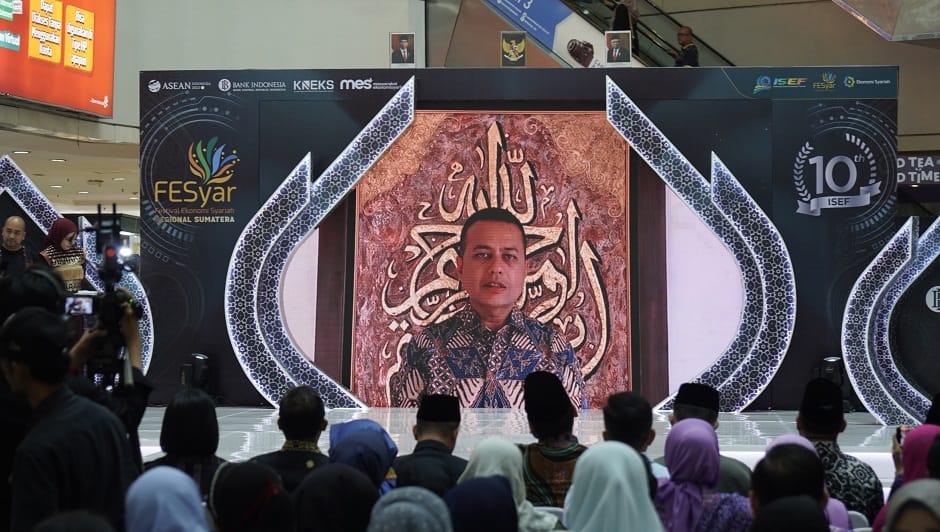 Wakil Gubernur Sumut Musa Rajekshah memberikan sambutan secara online dalam acara Festival Ekonomi Syariah Regional Sumatera 2023, Road to ISEF 2023 yang digelar di Plaza Medan Fair Medan, Minggu (23/7/2023). (Dok/Kominfo Sumut)