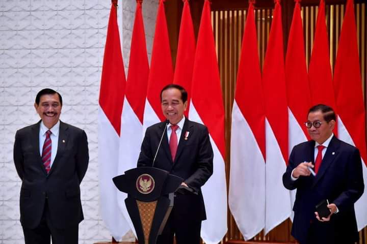 Presiden Jokowi dalam keterangan pers di Pangkalan TNI AU Halim Perdanakusuma, Jakarta, Kamis (27/7/2023).