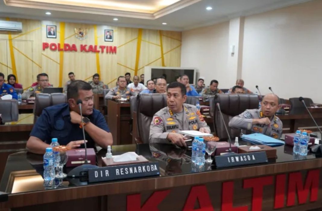 Polda Kaltim mengikuti sosialisasi pengarahan dari Posko Presisi Mabes Polri secara virtual zoom meeting, guna mengimplementasikan Program Quick Wins Presisi Triwulan III TA 2023 di Rupatama Polda Kaltim, Selasa (1/8/2023).