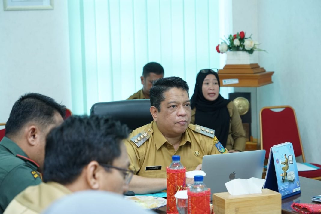 Pj Wali Kota Tebingtinggi Drs Syarmadani MSi mengikuti Rakor Pengendalian Inflasi Daerah sekaligus Penyerahan Insentif Fiskal Kinerja Pengendalian Inflasi Daerah Periode I, secara virtual dari ruang Kerja Gedung Balai Kota, Senin (31/7/2023). (Dok/Kominfo Tebingtinggi)