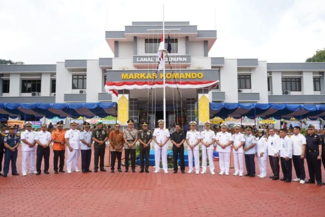 Kapolda Kaltim Irjen Pol Drs Imam Sugianto MSi menghadiri secara langsung upacara serah terima jabatan Komandan Pangkalan Angkatan Laut (Lanal) Balikpapan dan Komandan Pangkalan Angkatan Laut (Lanal) Kotabaru yang berlangsung di Markas Komando Lanal Balikpapan.