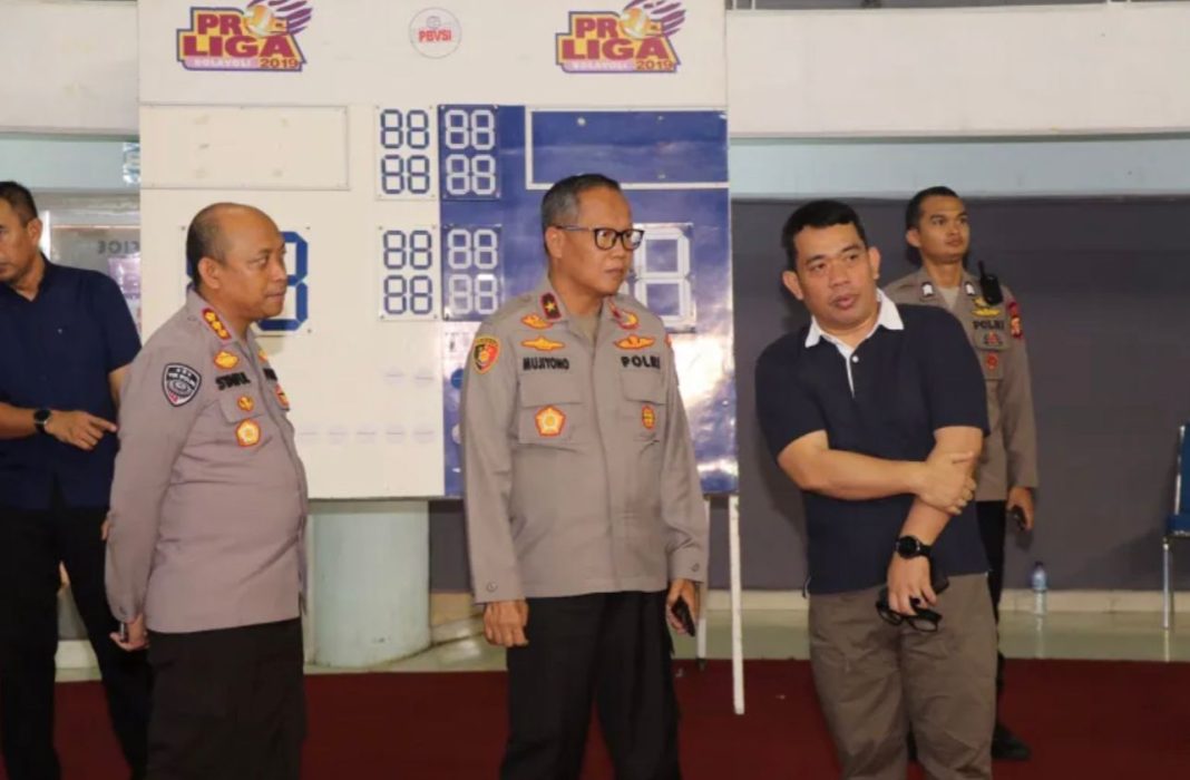 Wakapolda Kaltim Brigjen Pol Mujiyono melakukan pengecekan venue serta gladi bersih dalam rangka memastikan kelancaran dan suksesnya pelaksanaan Volly Kapolri Cup 2023, Kamis (3/8/2023).