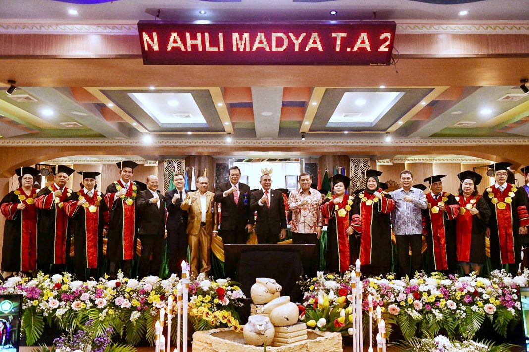 Gubernur Sumut Edy Rahmayadi menghadiri acara wisuda magister, profesi, sarjana & sarjana terapan gelombang I lulusan Institut Kesehatan Medistra Lubuk Pakam di Aula Medistra Lubukpakam, Jalan Sudirman Petapahan, Kecamatan Lubukpakam, Kabupaten Deliserdang, Sabtu (5/8/2023). (Dok/Kominfo Sumut)