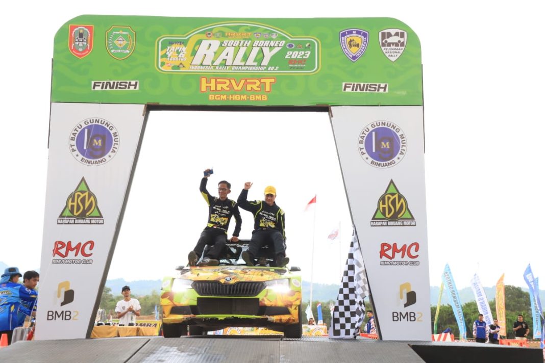 Wakil Gubernur Sumut Musa Rajekshah meraih peringkat lima secara umum juga kelas M1 dengan total waktu 1:22:11.6, Kejurnas Round 2 South Borneo Rally di Kabupaten Tapin, Kalimantan Selatan, Minggu (6/8/2023). (Dok/Kominfo Sumut)