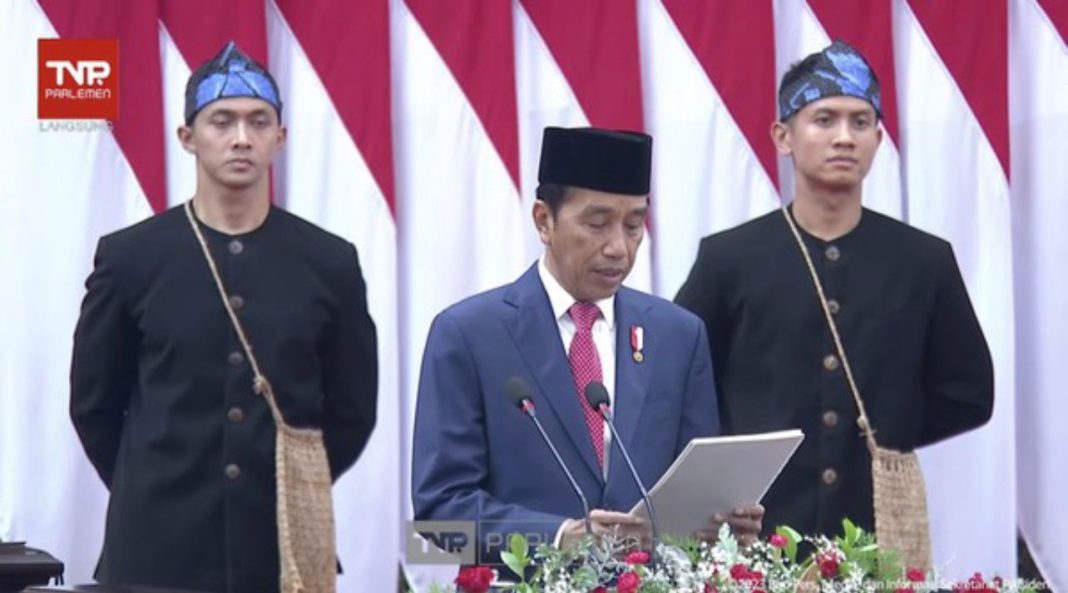 Presiden Jokowi dalam pidato kenegaraan dalam rangka penyampaian RUU APBN 2024 dan Nota Keuangan di kompleks Parlemen, Jakarta, Rabu (16/8/2023).
