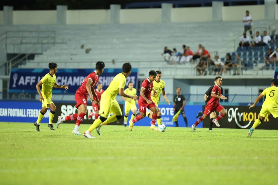 Tim U-23 Indonesia melawan Malaysia pada laga perdana kedua tim di Grup B Piala AFF U-23 2023 di Rayong Provincial Stadium, Thailand, Jumat (18/8/2023). (Dok/PSSI)
