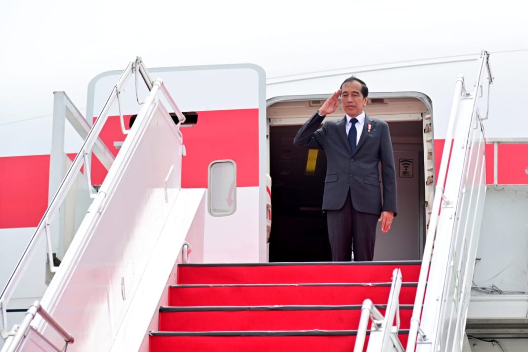Presiden Jokowi bertolak dari Bandara KNIA, Kabupaten Deliserdang, Provinsi Sumut, menuju Afrika, Minggu (20/8/2023). (Dok/BPMI Setpres)