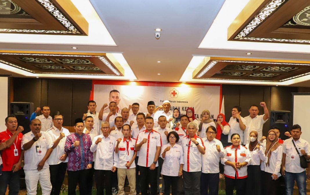 Wakil Gubernur Sumut Musa Rajekshah membuka Mukerkot PMI Kota Medan di Hotel Le Polonia Medan, Sabtu (19/8/2023). (Dok/Kominfo Sumut)