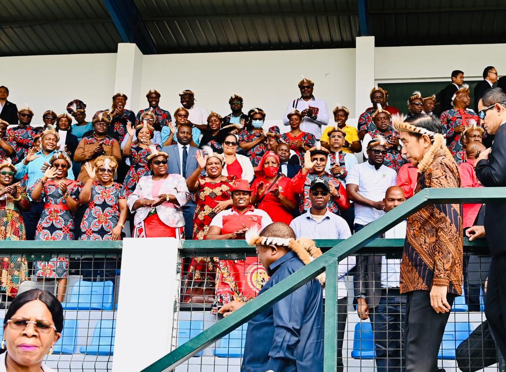 Presiden Jokowi menghadiri pembukaan Festival Budaya Nasional 2023 atau National Festival of Culture Mozambik, di Lapangan Asosiasi Red Bulls, Maputo, Rabu (23/8/2023). (Dok/BPMI Setpres)