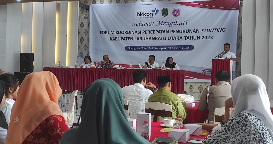 Wakil Bupati Labura H Samsul Tanjung memberikan sambutan pada Forum Koordinasi Percepatan Penurunan Stunting Labura tahun 2023 yang digelar BKKBN Sumut di Hotel Shangrila Ledongbarat Asahan, Rabu (23/8/2023).