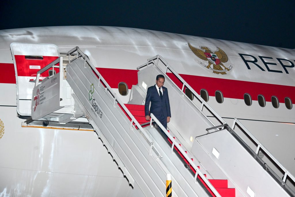 Presiden Jokowi tiba di Bandara Kualanamu, Deliserdang, Provinsi Sumut, Jumat (25/8/2023). (Dok/BPMI Setpres)