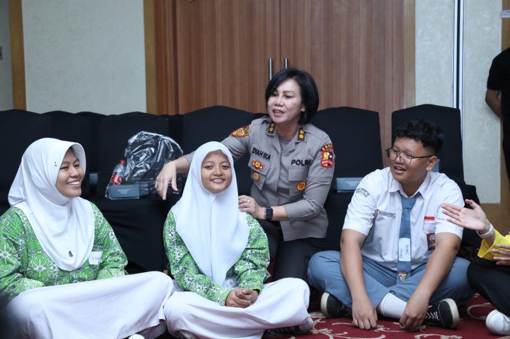 Kegiatan layanan psikologi psiko edukasi yang diadakan khusus untuk pelajar SMA/SMK/Sederajat di wilayah Jakarta. Acara itu digelar di Hotel Arcadia Mangga Dua Selatan, Sawah Besar, Jakarta Pusat. Kamis (24/8/2023). (Dok/Humas Polri)