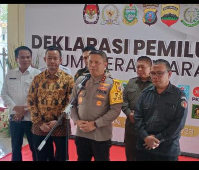 Kapolda Sumut Irjen Pol Agung Setya Imam Effendi memberikan sambutan pada deklarasi Pemilu Damai 2024 di Aula Tribrata Mapolda Sumut, Rabu (6/9/2023). (Dok/Polda Sumut)