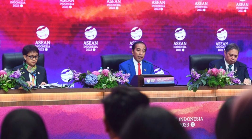 Presiden Jokowi dalam konferensi persnya di JCC, Jakarta.