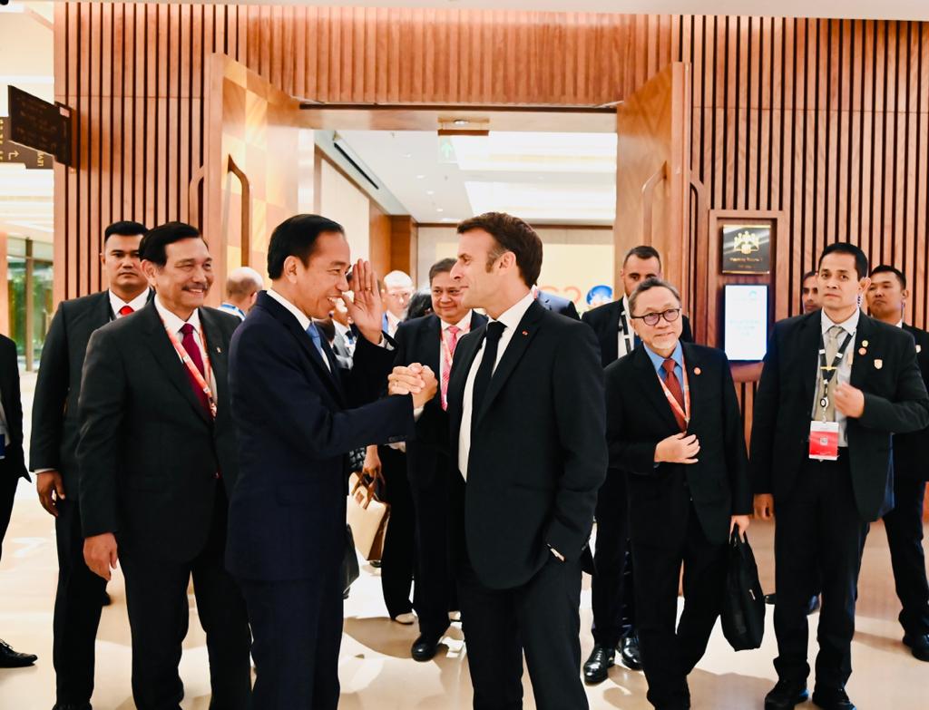 Presiden Jokowi usai pertemuan bilateral dengan Presiden Republik Prancis Emmanuel Macron di Bharat Mandapam, IECC, Pragati Maidan, New Delhi, India, Sabtu (9/9/2023). (Dok/BPMI Setpres)