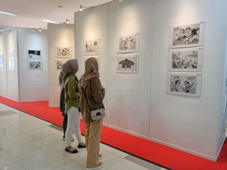 Kasespim Lemdiklat Polri Irjen Pol Chryshnanda Dwi Laksana mengambil inisiatif yang kreatif untuk menyambut tahun politik 2024 dengan mengadakan pameran karikatur di Mal Pakuwon Surabaya dan Mal Tunjungan Plaza pada tanggal 8-10 September 2023. (Dok/Humas Polri)