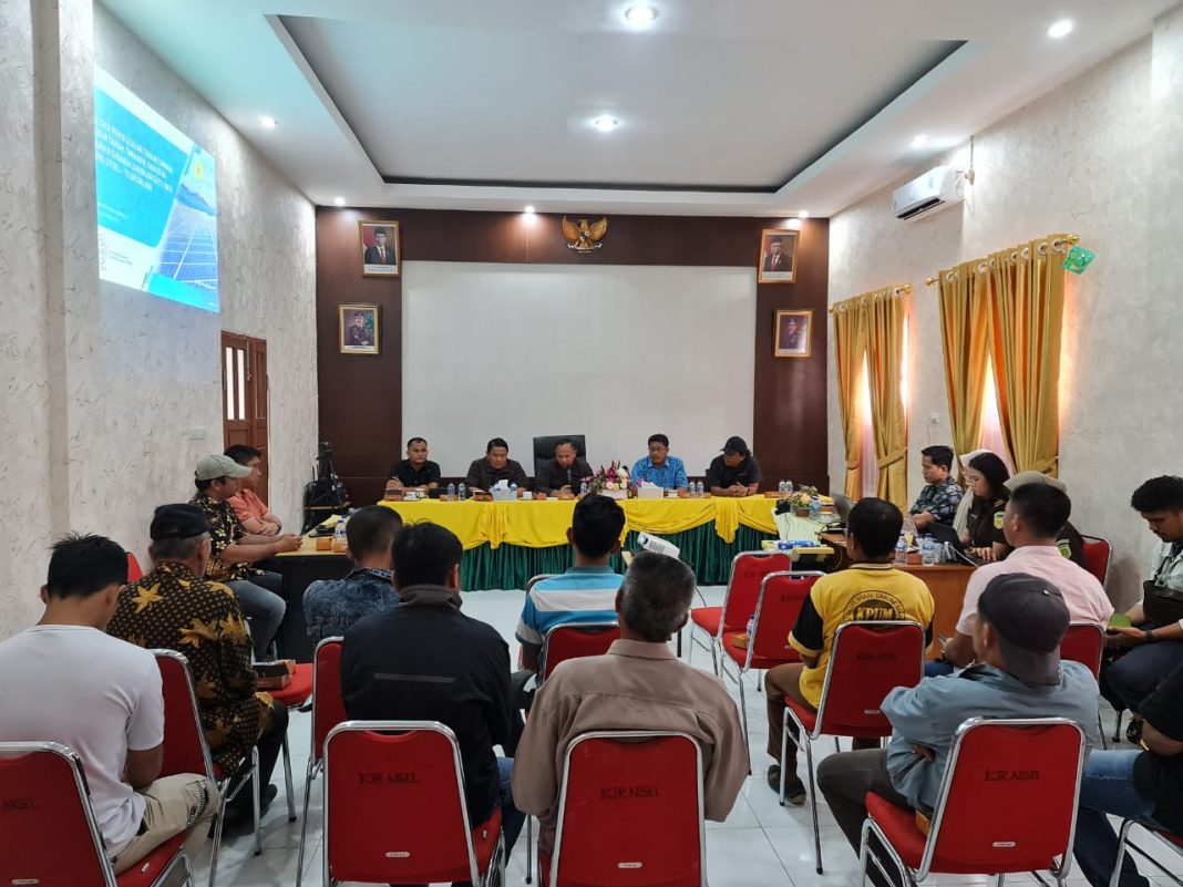 Suasana mediasi permasalahan sosial untuk membersihkan tanaman warga yang difasilitasi Kejaksaan Negeri Nias Selatan di kantornya, Kamis (7/9/2023). (Dok/PLN)