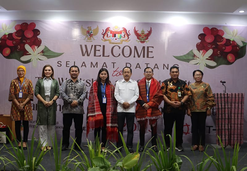 Sekda Sumut Arief S Trinugroho pada acara Smart Farm Technology Smart Choice for Young Farmers Indonesia-Malaysia-Thailand Growth Triangle di Khas Parapat Hotel, Kabupaten Simalungun, Selasa (12/9/2023). (Dok/Kominfo Sumut)