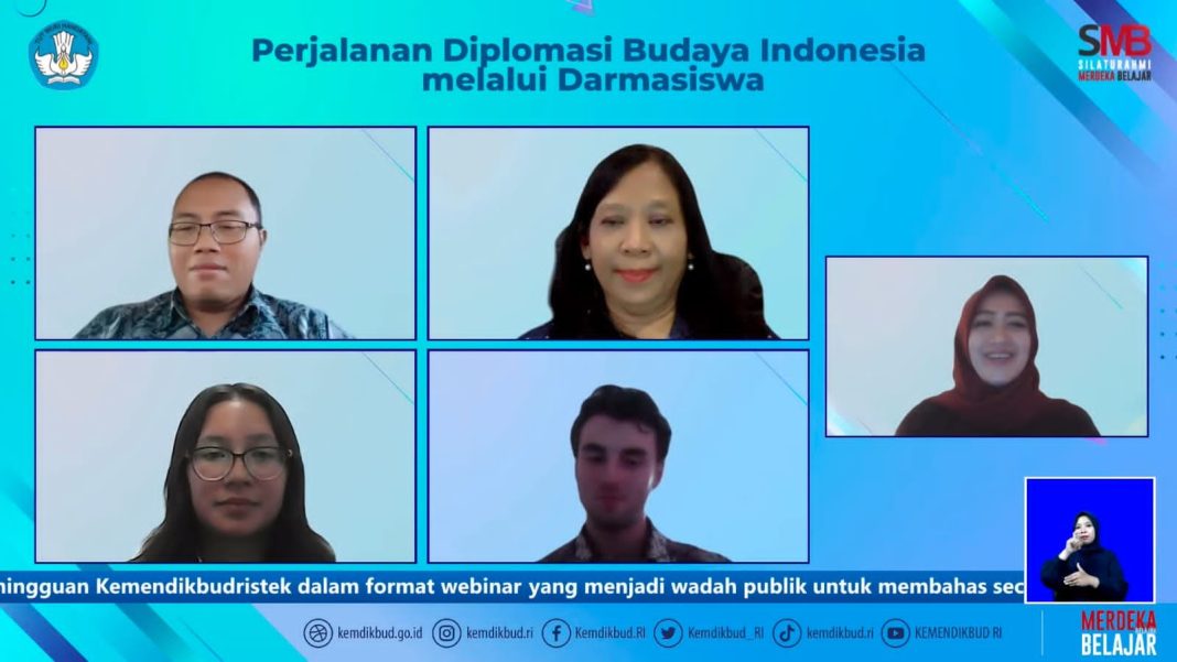 Webinar SMB dengan tema “Perjalanan Diplomasi Budaya Indonesia melalui Darmasiswa”, Kamis (21/9/2023). (Dok/Kemendikbudristek RI)