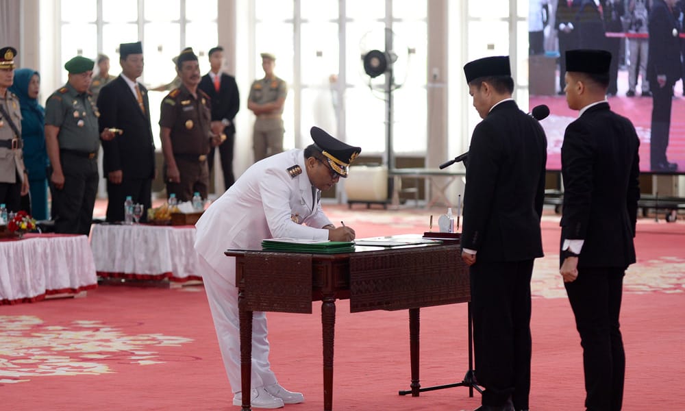 Pj Gubernur Sumut Dr Hassanudin melantik Pj Wali Kota Padangsidimpuan Letnan Dalimunthe, di Aula Tengku Rizal Nurdin, Rumah Dinas Gubernur, Jalan Jenderal Sudirman Nomor 41 Medan, Jumat (29/9/2023). (Dok/Kominfo Sumut)