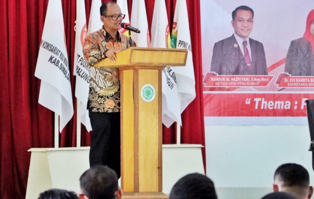 Wakil Bupati Simalungun Zonny Waldi menyampaikan kata sambutan saat pembukaan Musda III DPD PPNI Kabupaten Simalungun, di gedung MUI Simalungun, Sabtu (30/9/2023). (Dok/Kominfo Simalungun)